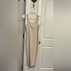 🌺 Form Fitting Fashion Nova Dress Size M